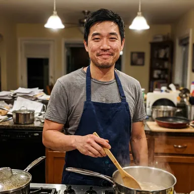 Photo of Michael Chen - Easy Weeknight Dinners & Asian Fusion